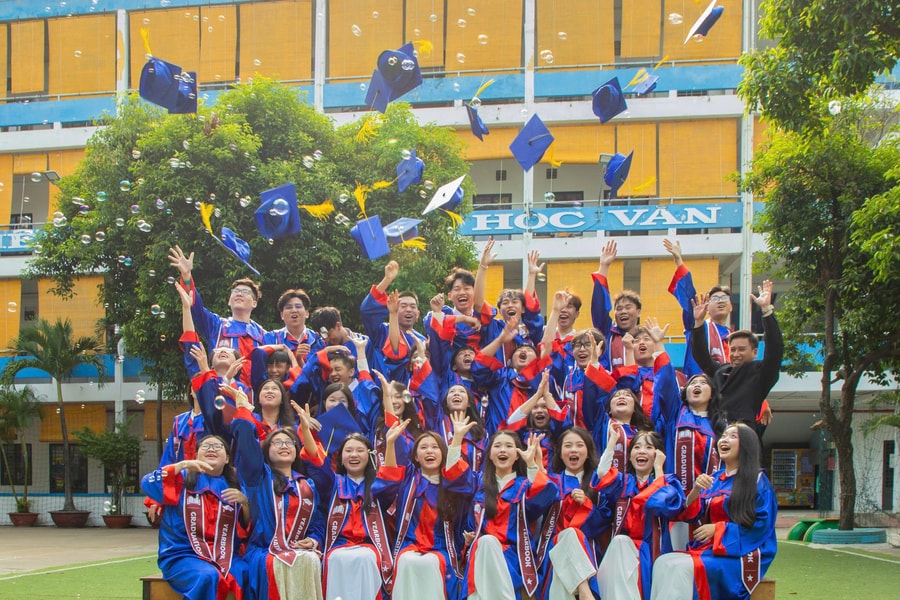 Đêm tri ân xúc động của học sinh lớp 12 trước ngưỡng cửa trưởng thành