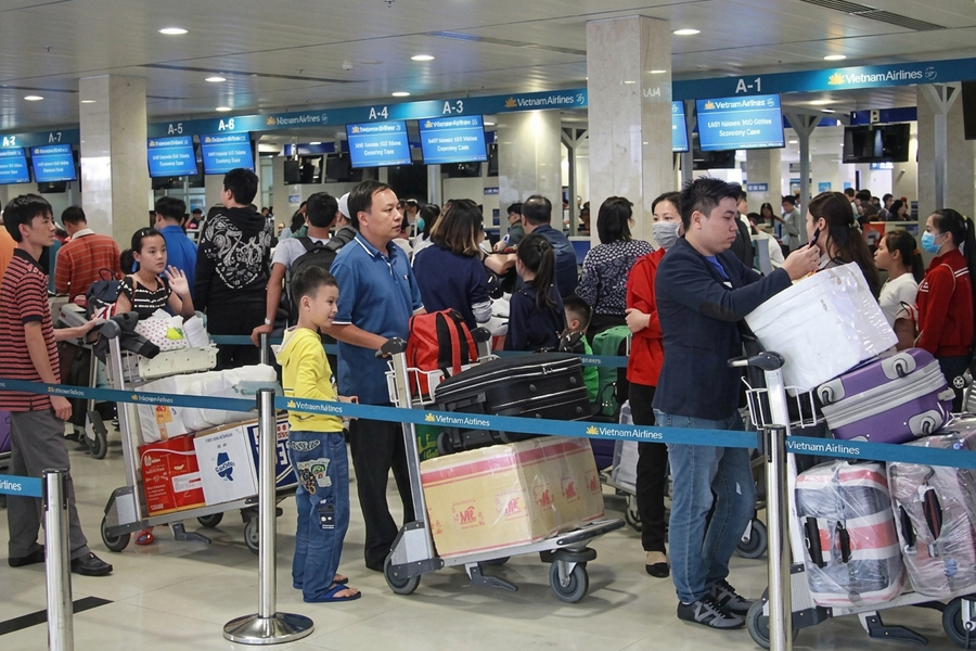 Nợ thuế 1 triệu đồng và những câu chuyện 'dở khóc dở cười' tại sân bay