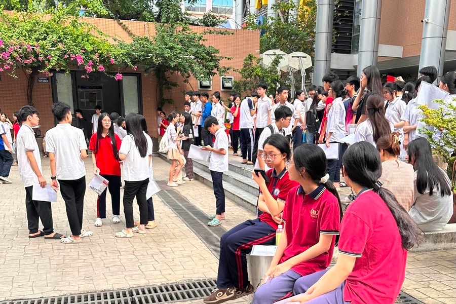 Gần 125.000 học sinh Hà Nội 'vượt vũ môn' lớp 10: Sơ sẩy thiết bị công nghệ là đình chỉ