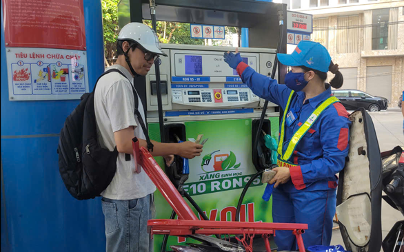 Xăng E10 chính thức kinh doanh trên cả nước, người tiêu dùng nói gì?