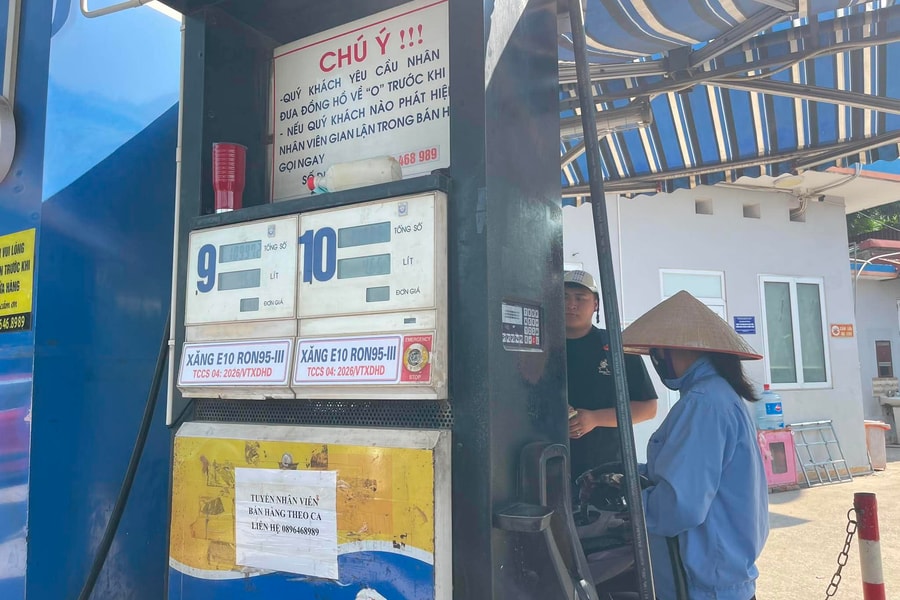 Những ngày đầu phủ sóng xăng E10 tại Hà Nội: Người dân nói gì?
