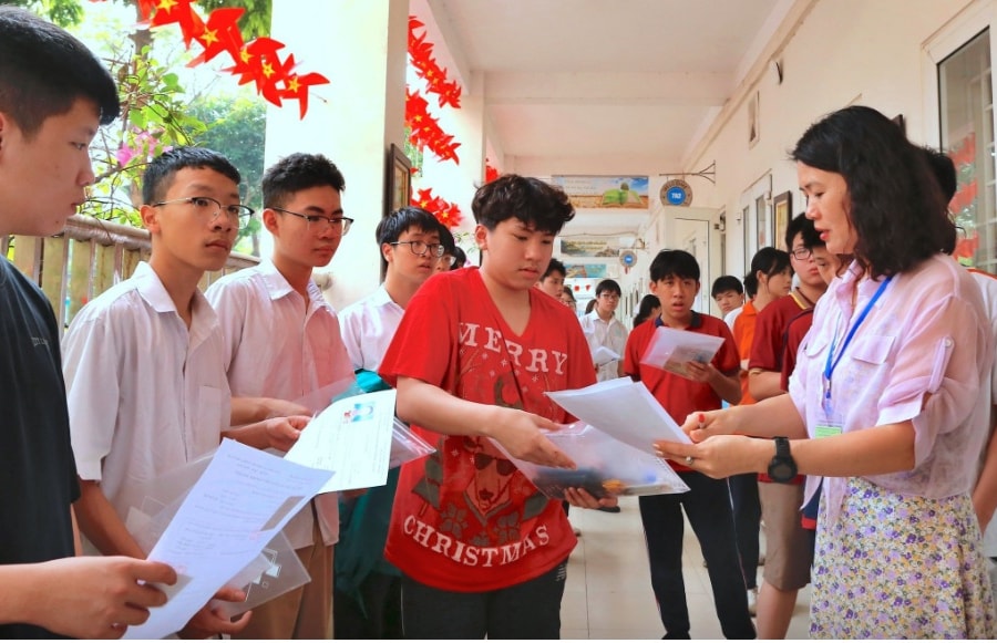 Lời giải môn Toán kỳ thi tuyển sinh lớp 10 tại TP.HCM