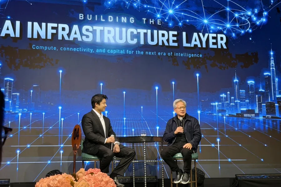 CEO Nvidia nói với các gia tộc siêu giàu: Đầu tư vào AI sinh lời cực lớn