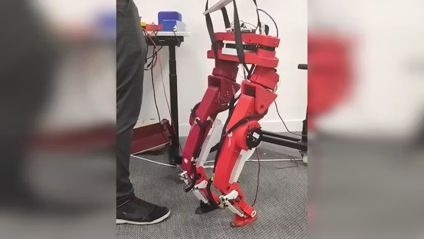 Cận cảnh Robot hình người giá chỉ hơn 60 triệu đồng