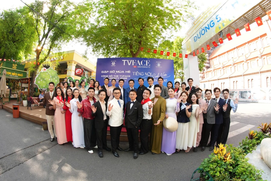 Hơn 500 đầu sách được trao tặng nhằm tăng cơ hội tiếp cận tri thức cho học sinh