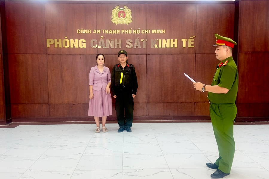 Công an TP.HCM khởi tố chủ thương hiệu Vải áo dài Đất Lành do xâm phạm quyền tác giả