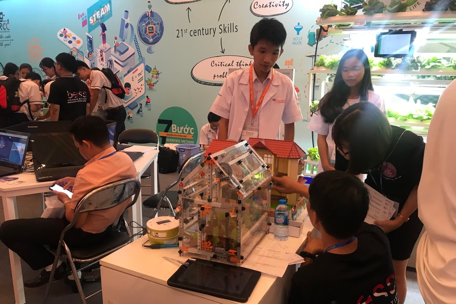 Học sinh thử sức sáng tạo công nghệ tại cuộc thi thiết kế vi mạch đô thị thông minh 2026