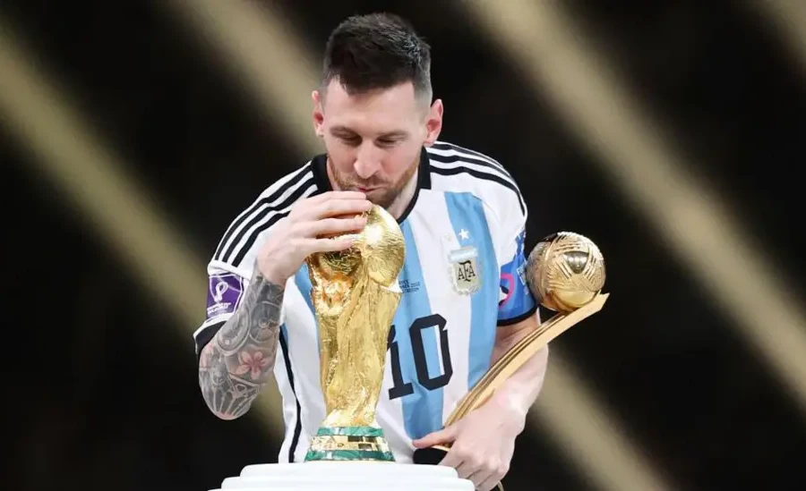 Messi từ siêu sao chạy cánh khuấy đảo thế giới đến gần như không còn chạy