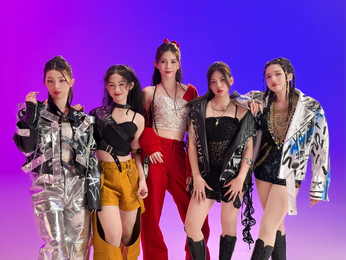 Phạt tiền nghệ sĩ tuổi teen: Rủi ro pháp lý?