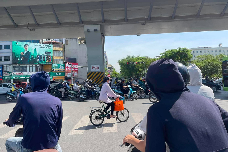 Thời tiết hôm nay 24/6: Bật điều hòa không xuể, nắng nóng bủa vây từ Bắc Bộ đến Tây Nguyên