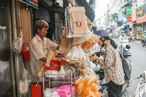 Thực phẩm bẩn vỉa hè tại TP.HCM: Liệu chiến dịch siết chặt mới có phát huy hiệu quả?