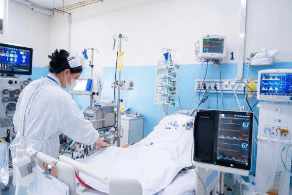 Cụ ông 72 tuổi ngừng tim được cứu sống: Bác sĩ tiết lộ kì tích!