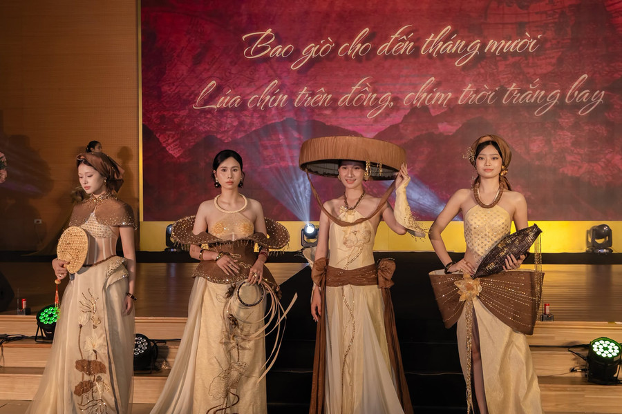 Fashion Show TIMELESS 2026: Khi thời trang kể chuyện văn hóa qua góc nhìn của thế hệ trẻ