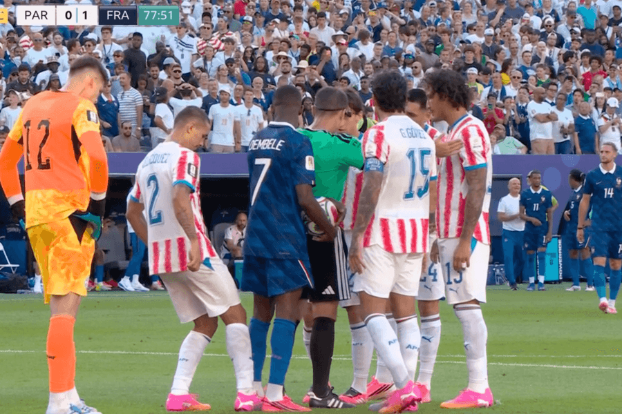 Mbappe bắt kịp Messi, Paraguay chơi xấu xí nhưng không phải nhận thẻ vàng