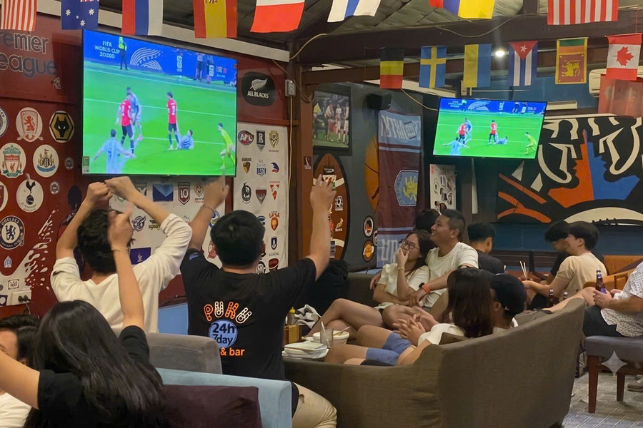 90 phút, hai không gian và một nhịp đập World Cup