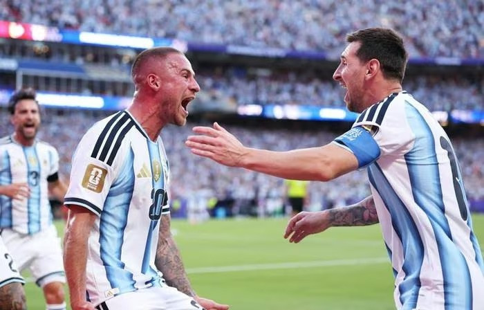Messi vì cả đội, cả đội vì Messi