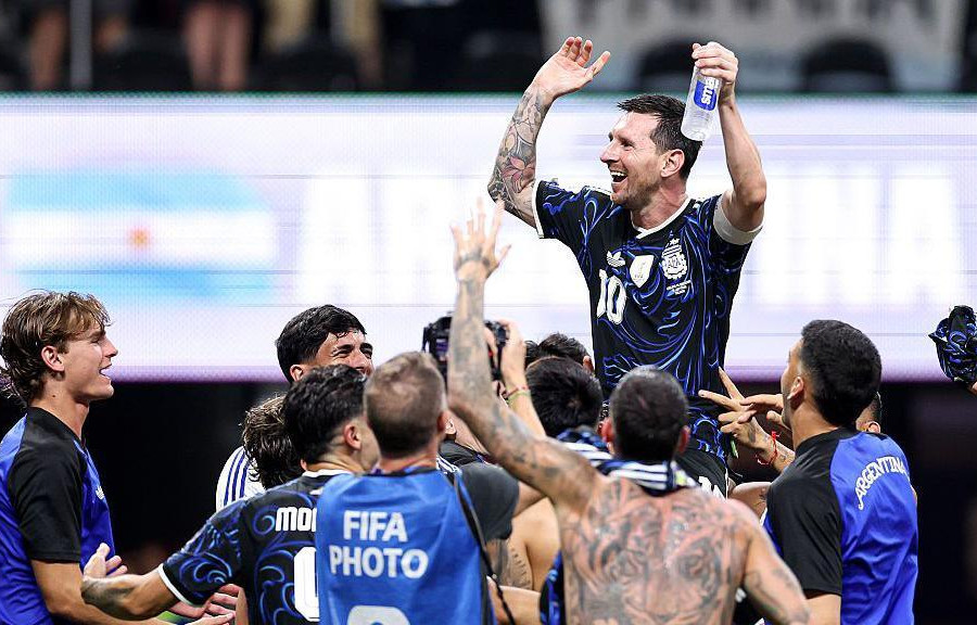 ‘Messi là vua, Argentina có GOAT’