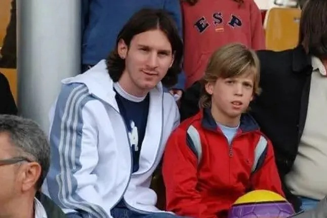 Từ cậu bé thần tượng Lionel Messi đến cuộc đối đầu với huyền thoại