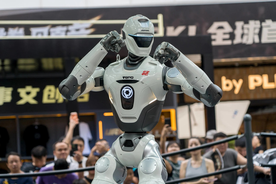 Xem robot hình người lần đầu thượng đài MMA