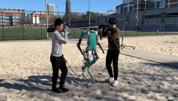 Cơ chế huấn luyện mới giúp robot hình người đi được trên cát
