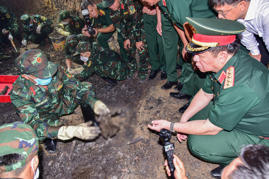 Công nghệ ‘nhìn’ xuyên lòng đất dẫn đường tìm mộ liệt sĩ tại Công viên Lê Thị Riêng