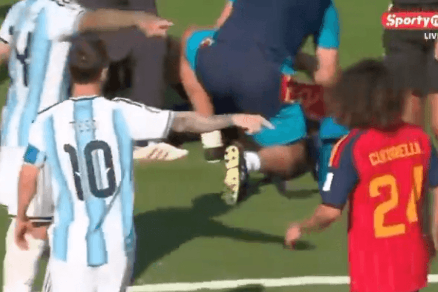 Messi như đứa trẻ mách cô giáo, Argentina tự làm xấu hình ảnh bằng sự cay cú