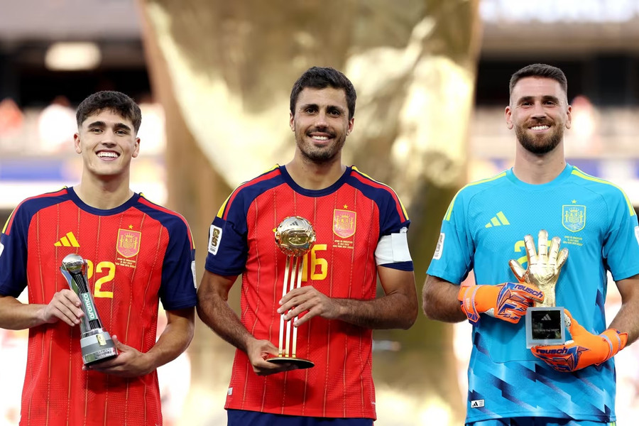Tây Ban Nha thống trị các giải thưởng cá nhân World Cup, Messi lập hat-trick bạc