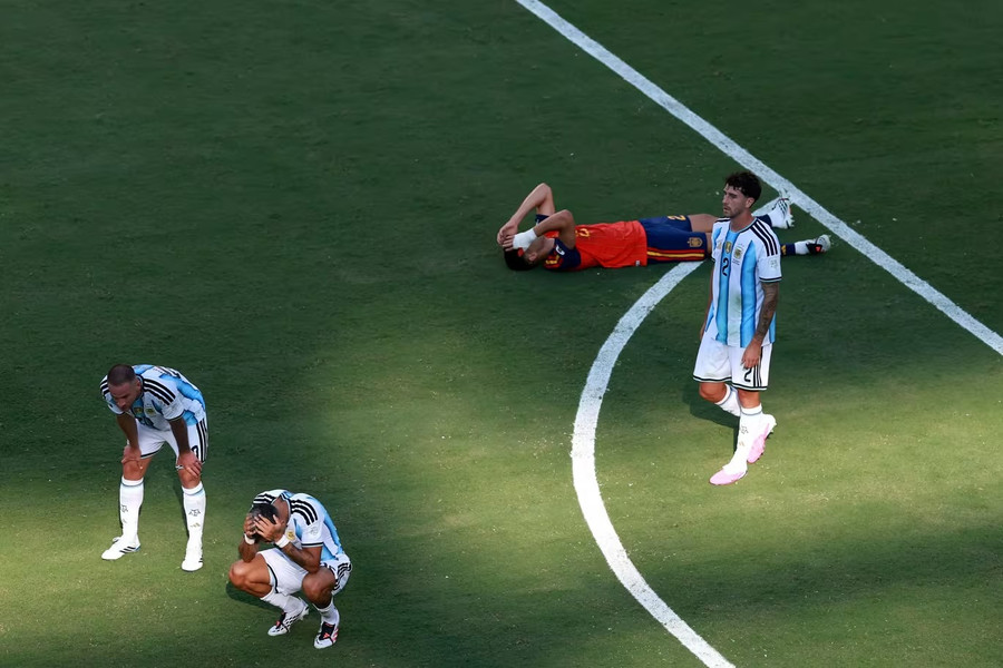 Truyền thông Argentina 'truy tội' trọng tài Vincic sau trận chung kết