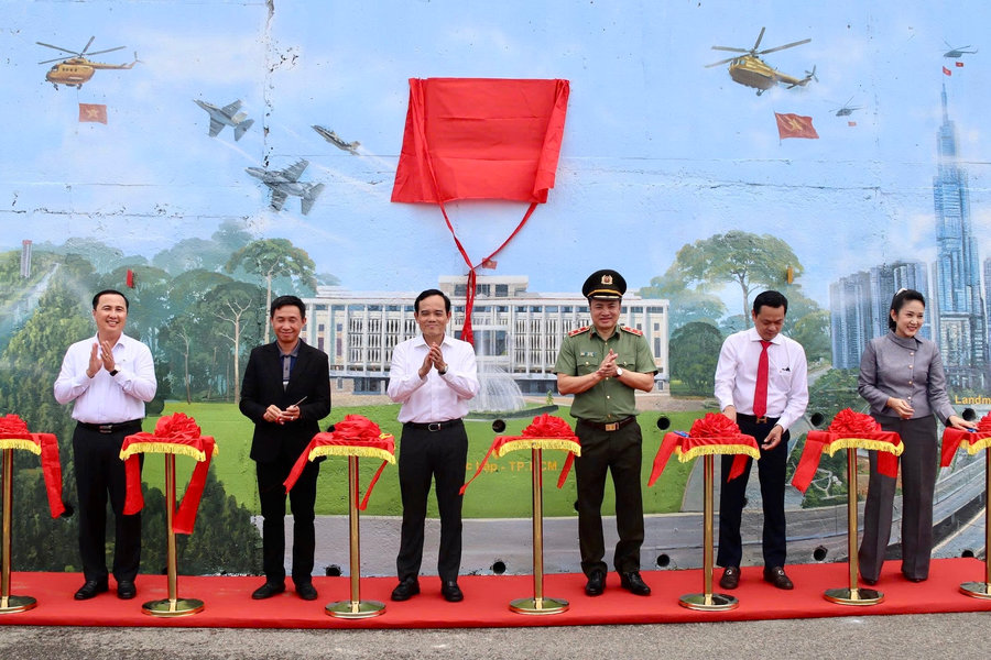 Khánh thành bích họa ‘Việt Nam tươi đẹp’ tại Côn Đảo