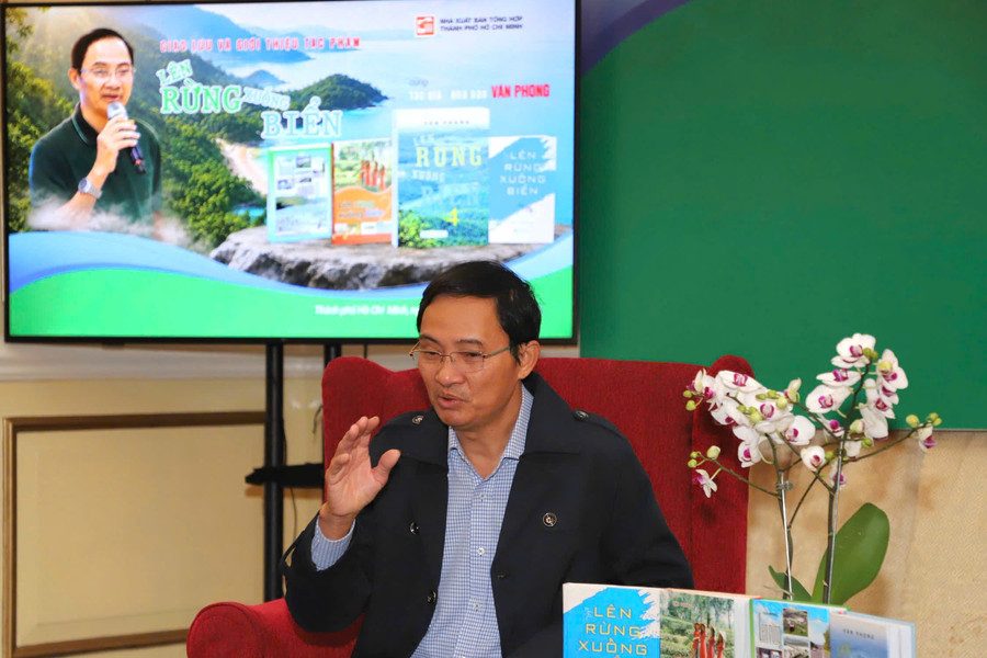 'Lên rừng xuống biển 4': Dặm dài đất nước qua phóng sự - kí sự của nhà báo Văn Phong
