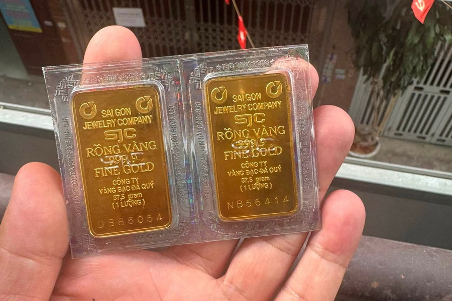Giá vàng hôm nay 28/7: Vì sao bước ra khỏi tiệm vàng, tài sản đã bốc hơi 3%?