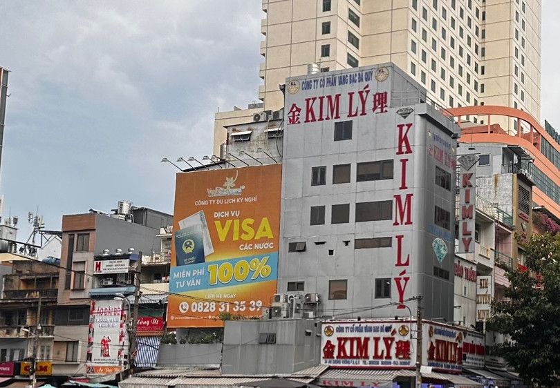 Làn sóng đóng cửa lan rộng, thị trường vàng và kim cương TP.HCM gặp khó