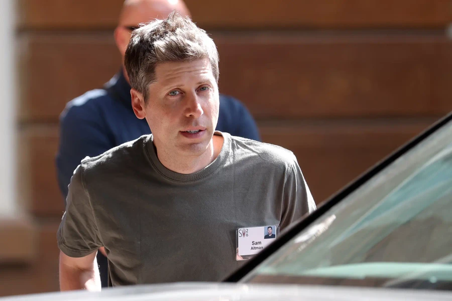 Sam Altman nói AI đã bước vào điểm kì dị, nhiều chuyên gia phản bác