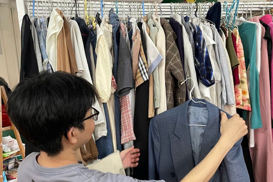 AI quyết định số phận quần áo cũ sau thu gom