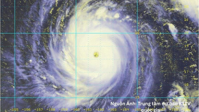 Siêu bão Dolphin đang mạnh lên, hướng về Trung Quốc
