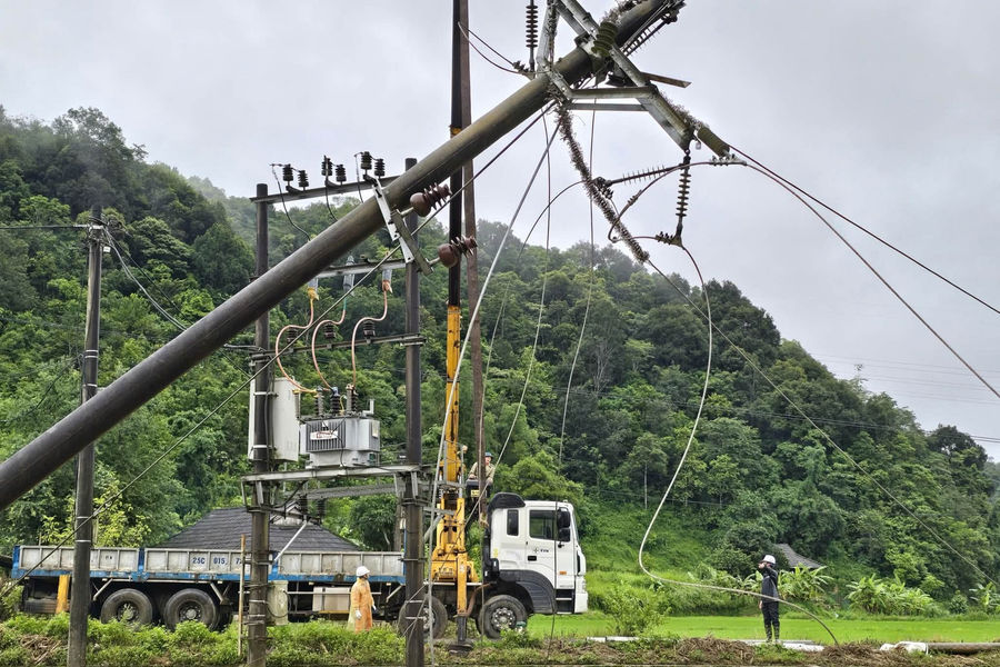 EVNNPC chủ động bảo vệ sức khỏe người lao động trong mùa mưa bão