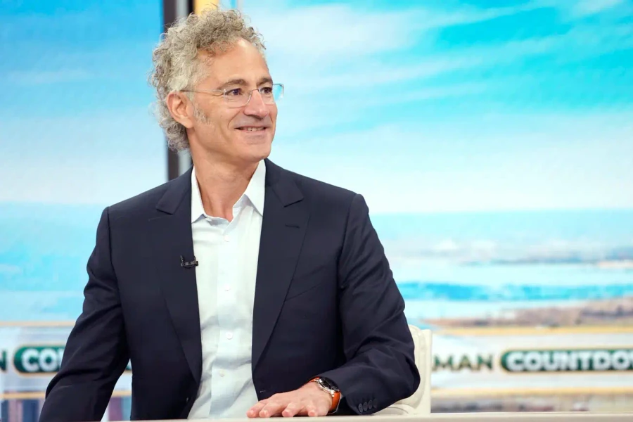 CEO Palantir chỉ trích OpenAI và các công ty AI, bênh vực CEO Anthropic