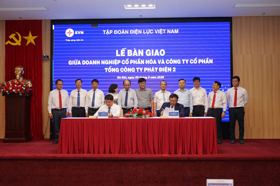Lễ bàn giao giữa doanh nghiệp cổ phần hoá và Công ty cổ phần EVNGENCO2