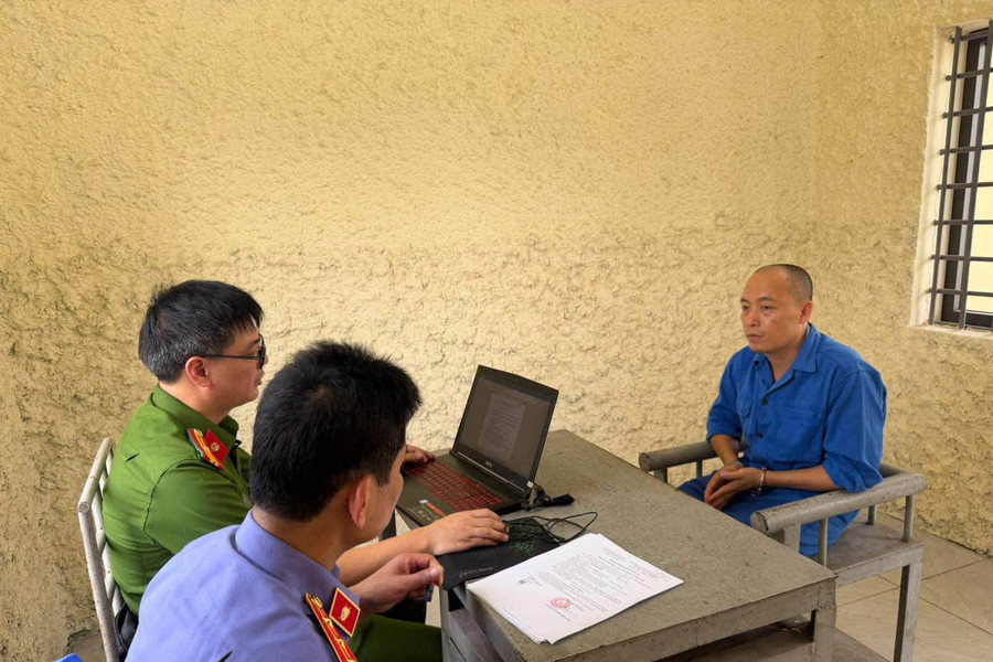 Vua Quạt bị khởi tố: Từ cuộc ‘so kèo’ từ thiện đến vụ án hình sự