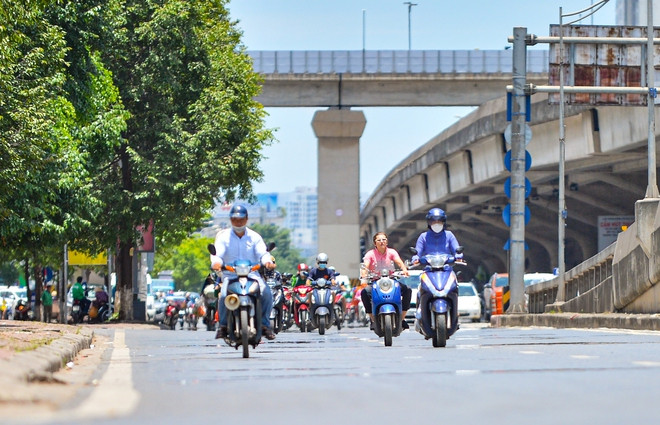 Thời tiết hôm nay 11/8: Hà Nội nắng nóng như chảo lửa