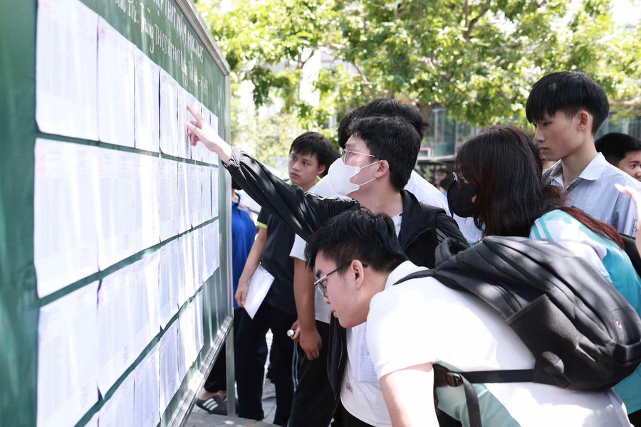 Ngành học AI thăng hoa, báo chí hạ nhiệt: Giới trẻ đang lựa chọn gì?