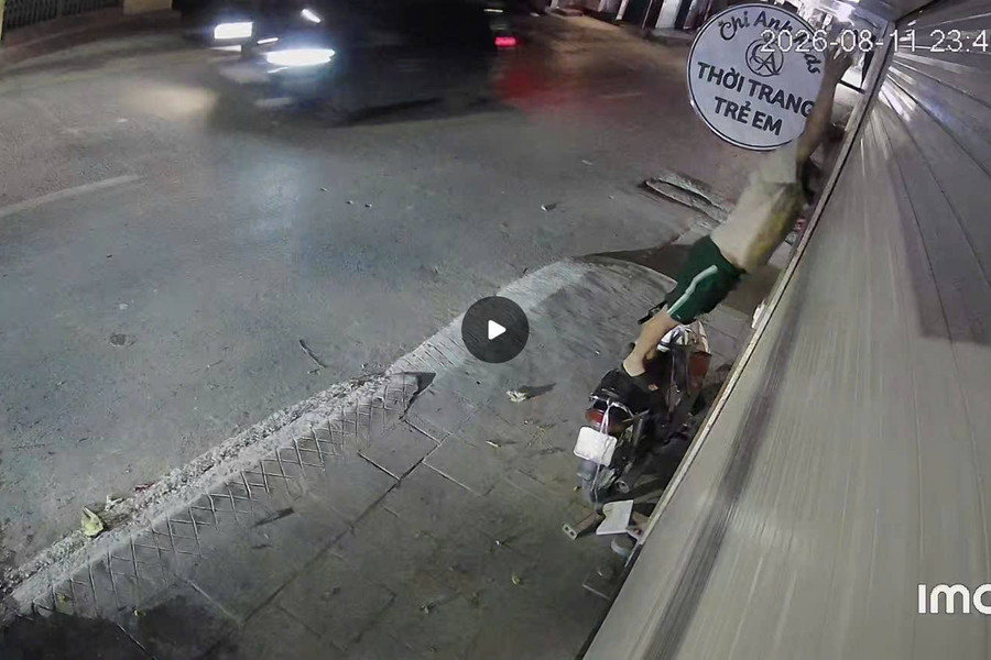 Hà Nội: Trộm camera táo tợn ngay trên mặt đường Đại Mỗ lúc đông người