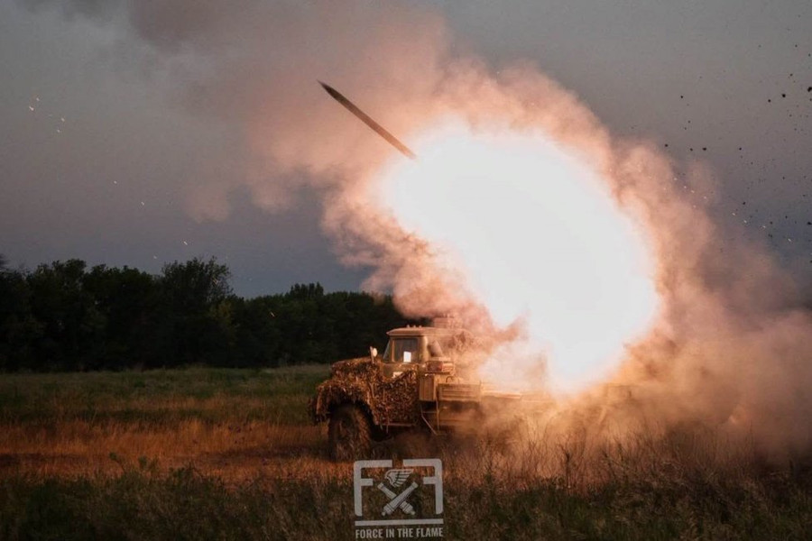 Tin vũ khí hôm nay 16/8: Ukraine tung video dùng HIMARS và CAESAR phá trận địa pháo Nga