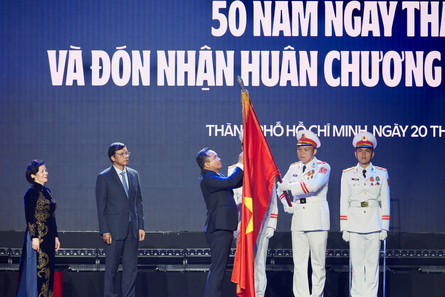 Nửa thế kỷ phụng sự khát vọng Việt, Vinamilk đón nhận Huân chương Độc lập hạng Nhất