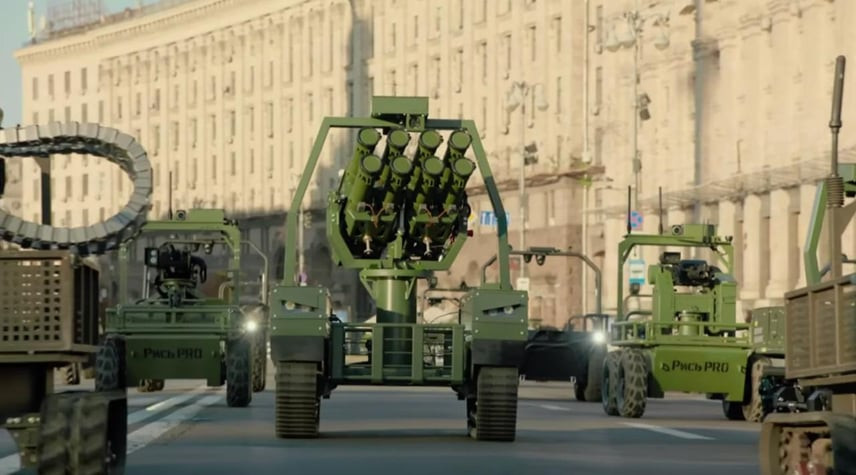 Ukraine duyệt binh bằng robot: Thảm họa nhân lực ẩn sau màn trình diễn công nghệ