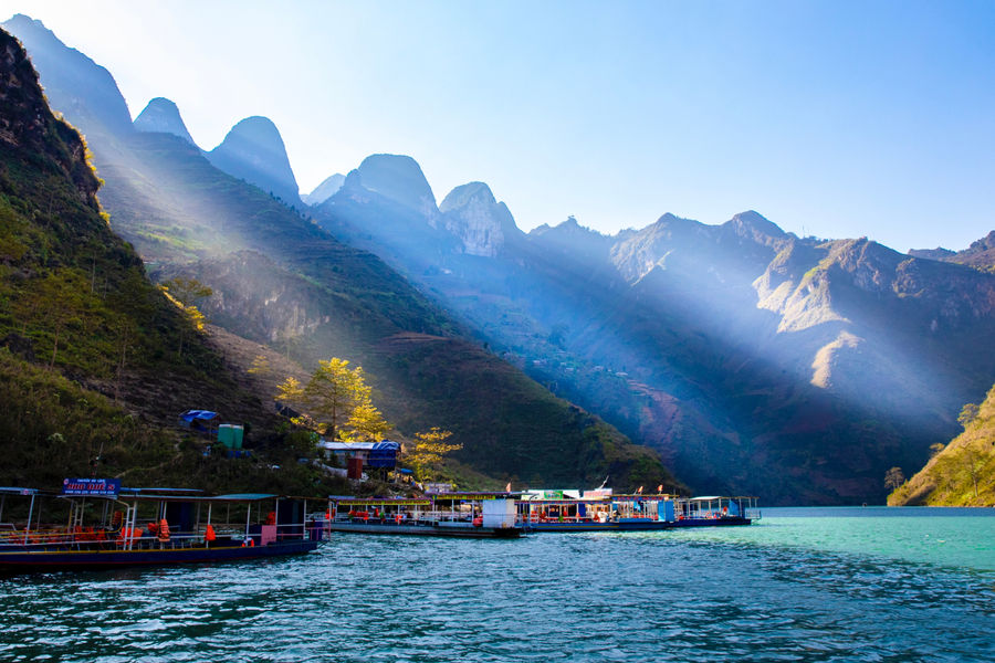 Bất ngờ món quà sân bay dẫn lối đến Việt Nam diệu kỳ