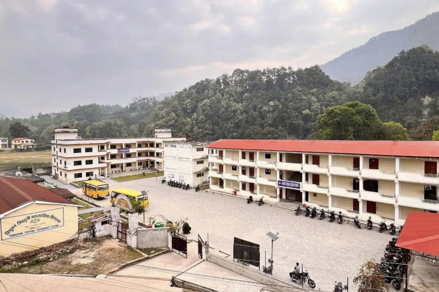 Hơn 900 người Nepal thoát chết nhờ cảnh báo lũ khẩn cấp, hiệu trưởng được ví như Chúa