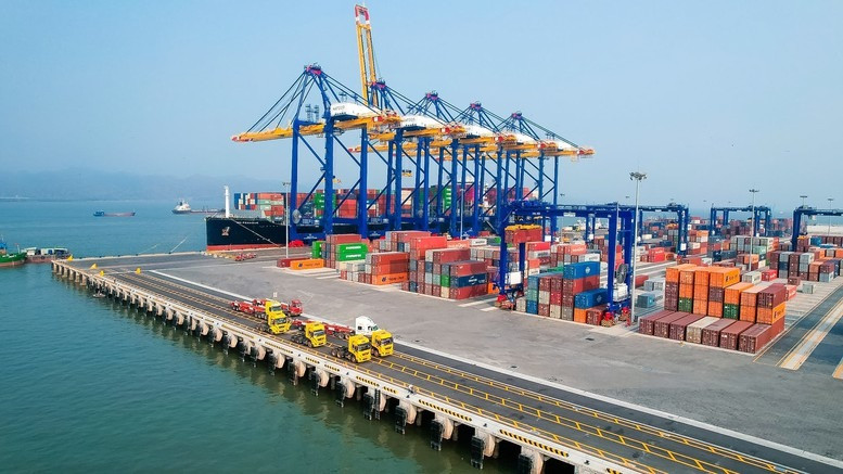Thương mại Việt Nam lập kỉ lục 770 tỉ USD sau 8 tháng nhờ làn sóng đầu tư AI