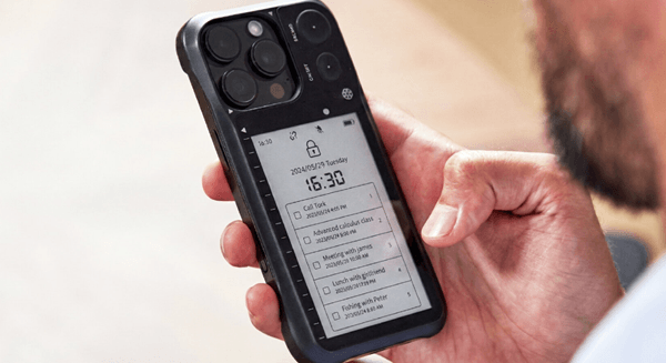 E-Ink mặt sau điện thoại có phải giải pháp tốt cho người thích đọc?