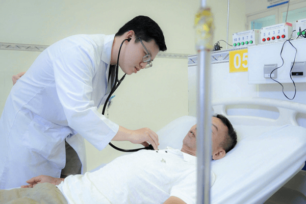 Đột quỵ giữa mâm cơm, người đàn ông ngừng tim 1 giờ hồi sinh kì diệu